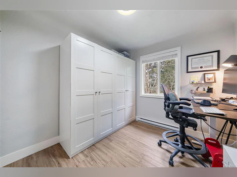 1232 Pearce Crescent, Saanich, BC, V8X 3S9 - 20