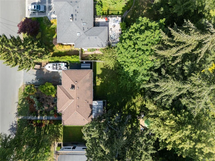 1232 Pearce Crescent, Saanich, BC, V8X 3S9 - 31