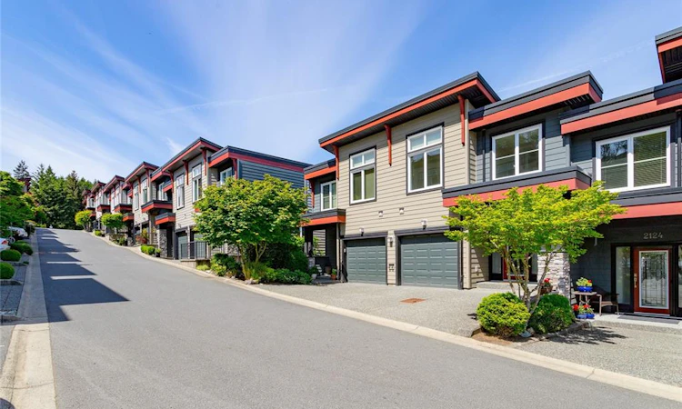 2122 Greenhill Rise