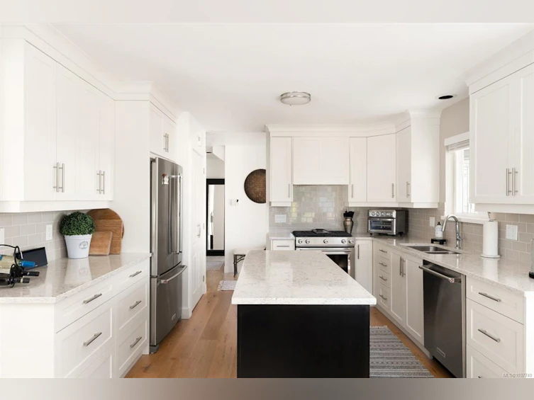 2282 Frost Avenue, Sidney, BC, V8L 1P9 - 5