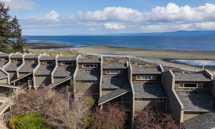 220-3295 W Island Highway