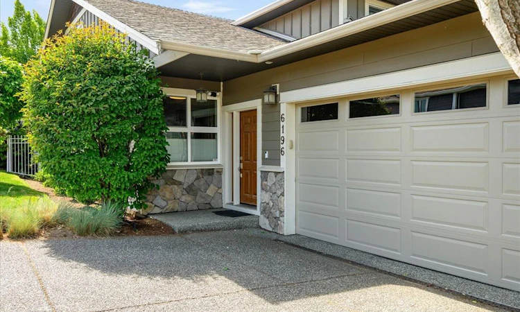 6196 Strathcona Place