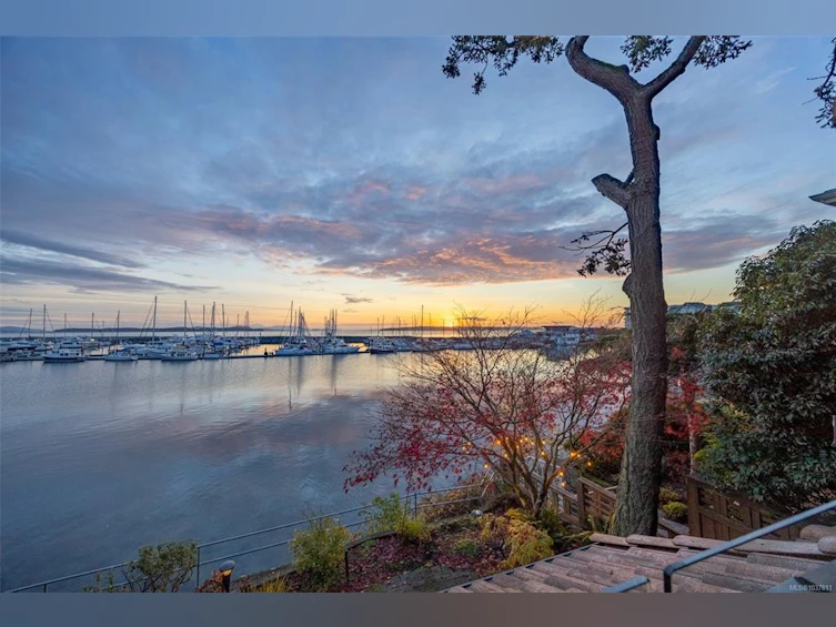 101-9949 Third Street, Sidney, BC, V8L 3B1 - 34