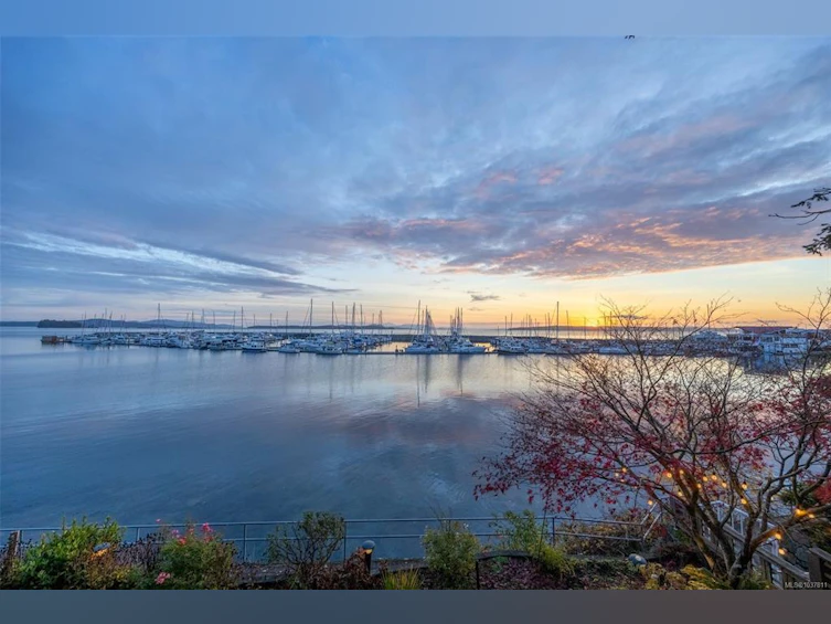 101-9949 Third Street, Sidney, BC, V8L 3B1 - 44