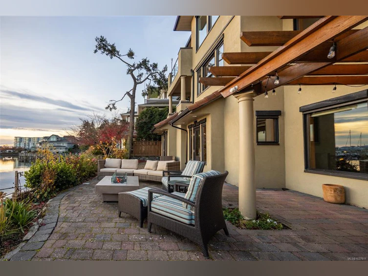 101-9949 Third Street, Sidney, BC, V8L 3B1 - 46