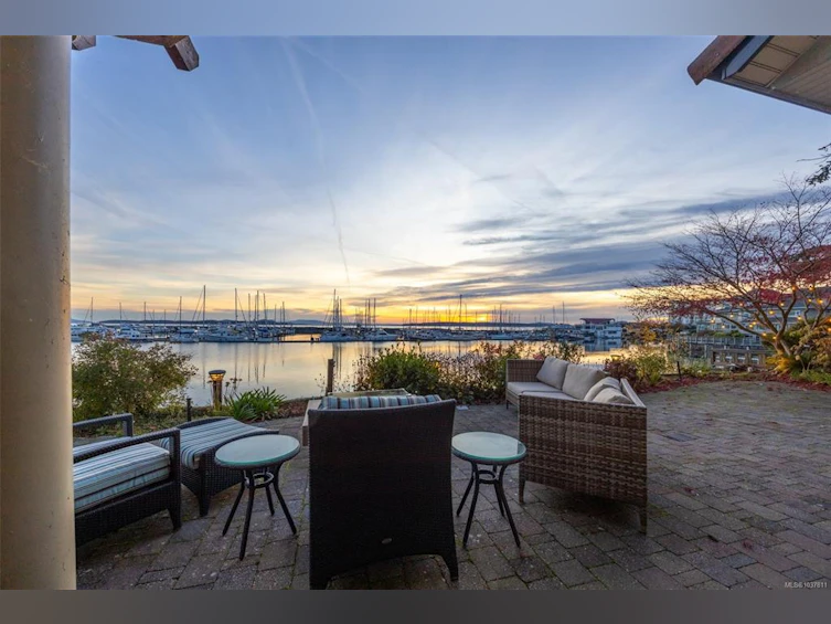 101-9949 Third Street, Sidney, BC, V8L 3B1 - 54