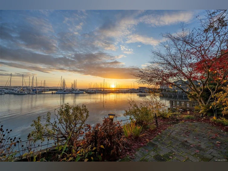 101-9949 Third Street, Sidney, BC, V8L 3B1 - 58