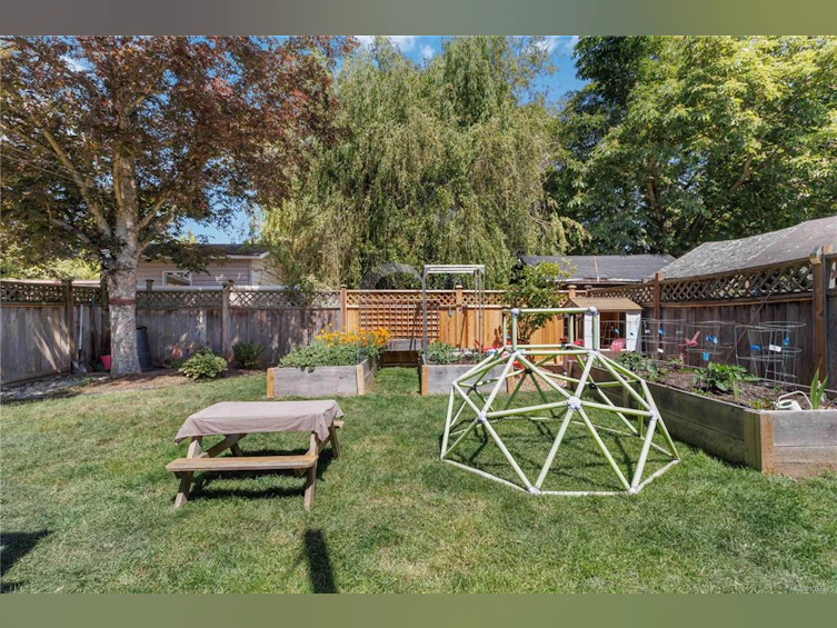 1742 Albert Avenue, Victoria, BC, V8R 1Z1 - 38