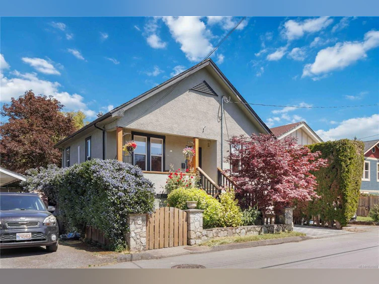 1742 Albert Avenue, Victoria, BC, V8R 1Z1 - 47