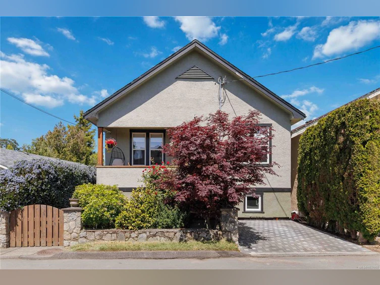1742 Albert Avenue, Victoria, BC, V8R 1Z1 - 2