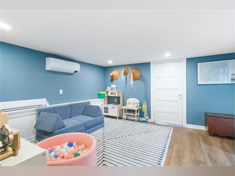 1742 Albert Avenue, Victoria, BC, V8R 1Z1 - 28