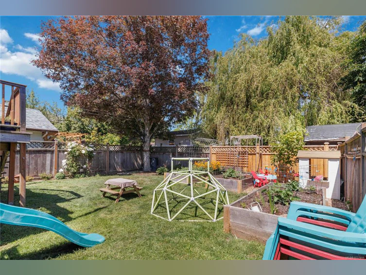 1742 Albert Avenue, Victoria, BC, V8R 1Z1 - 37