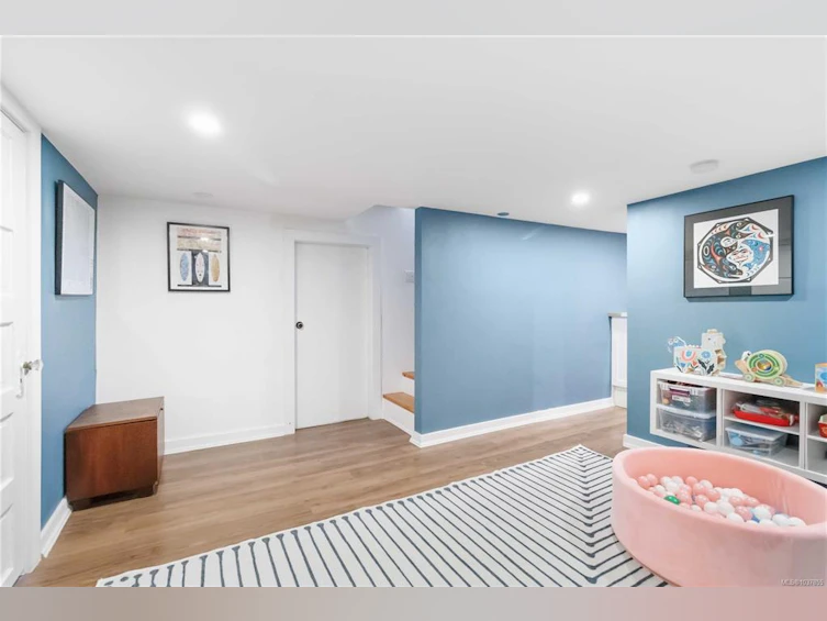 1742 Albert Avenue, Victoria, BC, V8R 1Z1 - 30