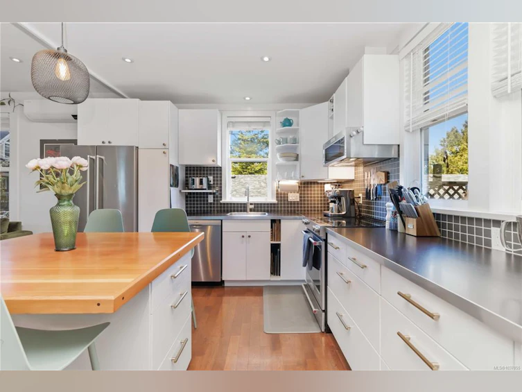 1742 Albert Avenue, Victoria, BC, V8R 1Z1 - 16