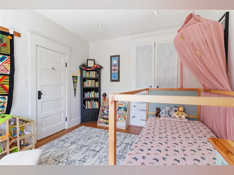 1742 Albert Avenue, Victoria, BC, V8R 1Z1 - 25