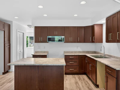 114-2899 River Road - 4