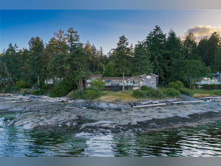 2858 Twin Oaks Drive, Nanaimo, BC, V9G 1C7 - 3