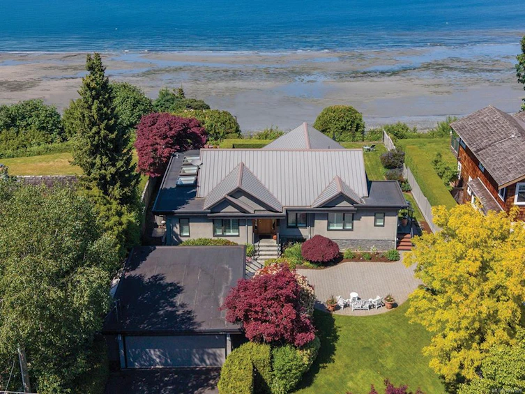 311 Poplar Avenue, Qualicum Beach, BC, V9K 1J7