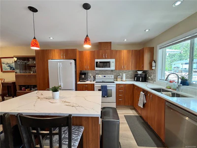 503 Maquinna Crescent - 3