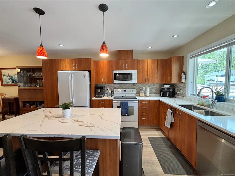 503 Maquinna Crescent, Gold River, BC, V0P 1G0 - 3