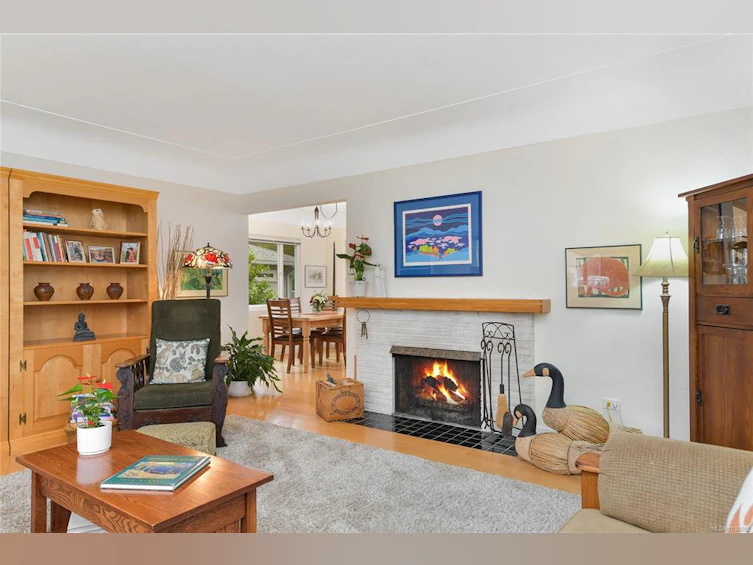 3810 Epsom Drive, Saanich, BC, V8P 3S7 - 4