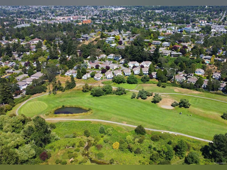 3810 Epsom Drive, Saanich, BC, V8P 3S7 - 74