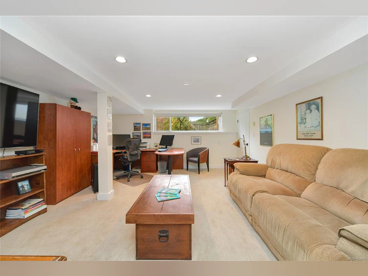 3810 Epsom Drive, Saanich, BC, V8P 3S7 - 31