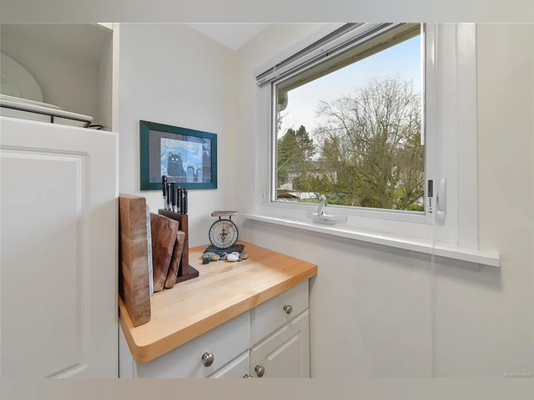 3810 Epsom Drive, Saanich, BC, V8P 3S7 - 28