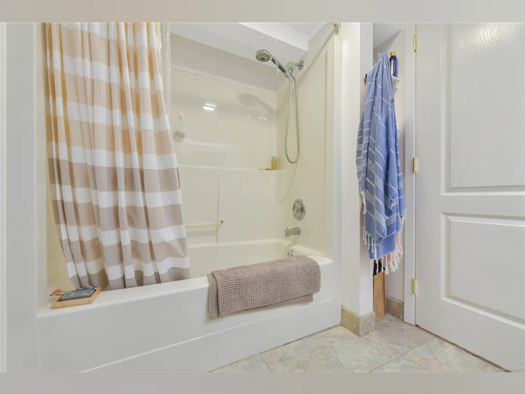 3810 Epsom Drive, Saanich, BC, V8P 3S7 - 41