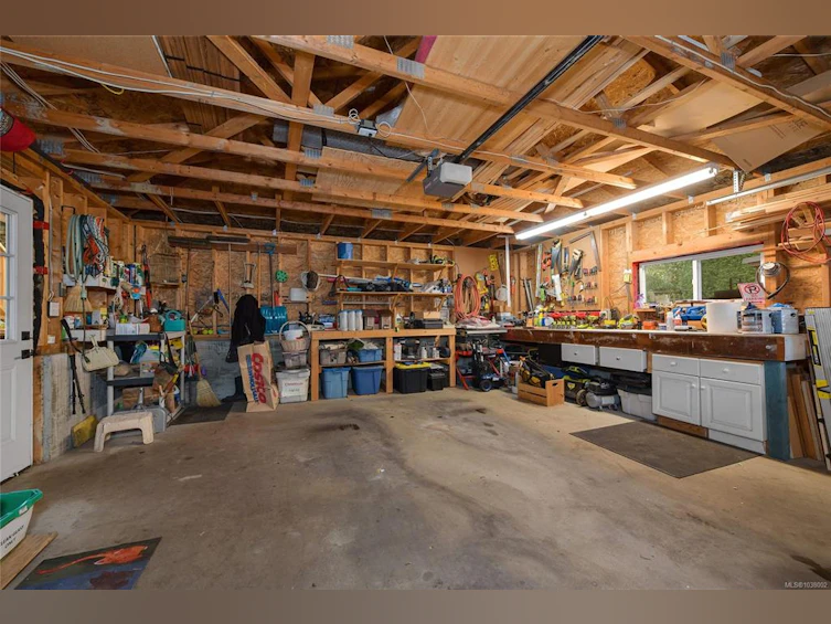 3810 Epsom Drive, Saanich, BC, V8P 3S7 - 48