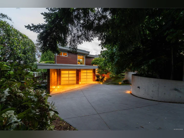 3931 Cadboro Bay Road, Saanich, BC, V8N 4G7 - 61