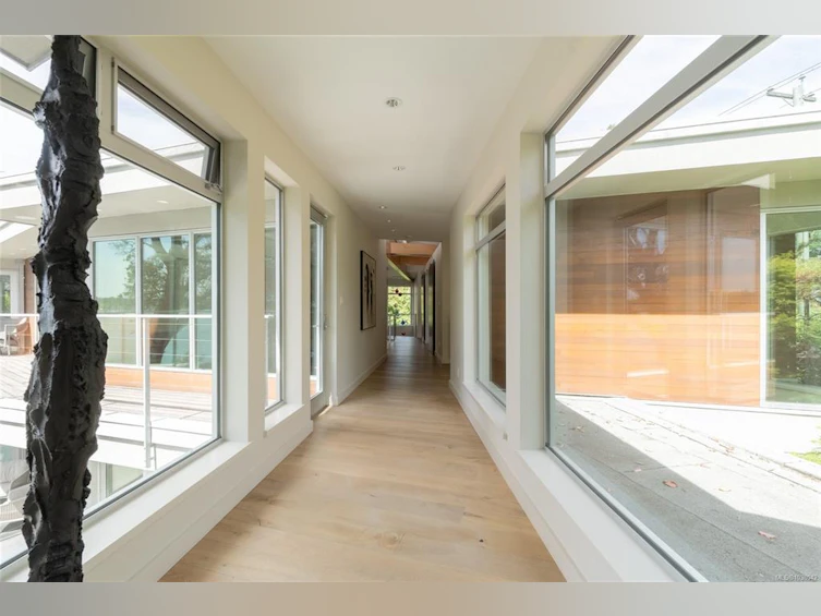 3931 Cadboro Bay Road, Saanich, BC, V8N 4G7 - 40
