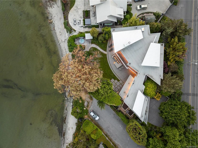 3931 Cadboro Bay Road, Saanich, BC, V8N 4G7 - 49