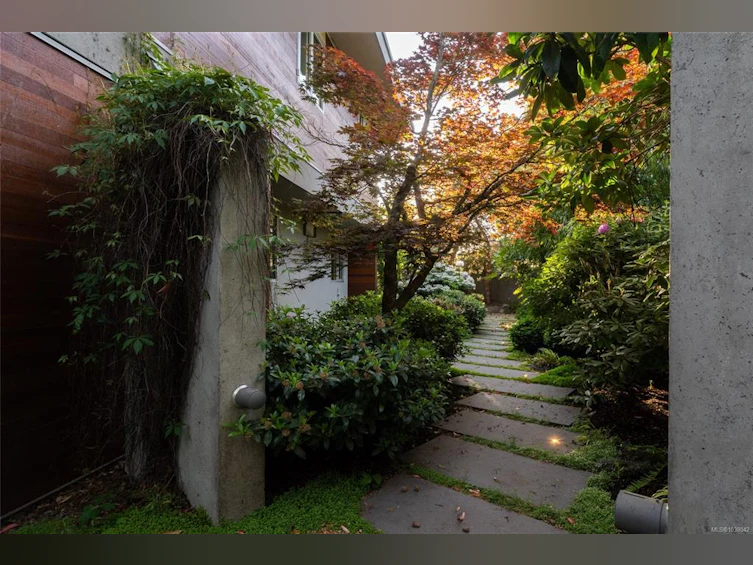 3931 Cadboro Bay Road, Saanich, BC, V8N 4G7 - 47