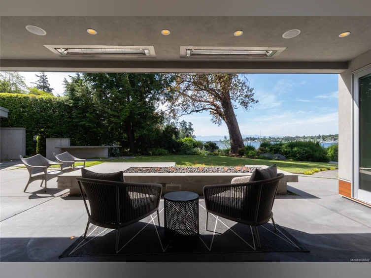 3931 Cadboro Bay Road, Saanich, BC, V8N 4G7 - 7