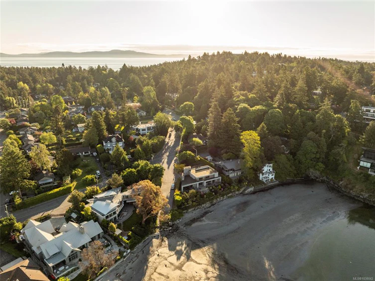 3931 Cadboro Bay Road, Saanich, BC, V8N 4G7 - 51