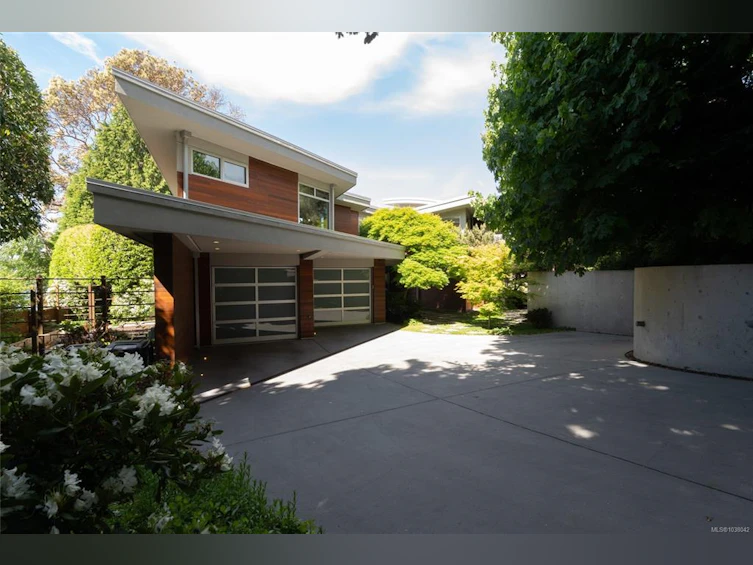 3931 Cadboro Bay Road, Saanich, BC, V8N 4G7 - 54