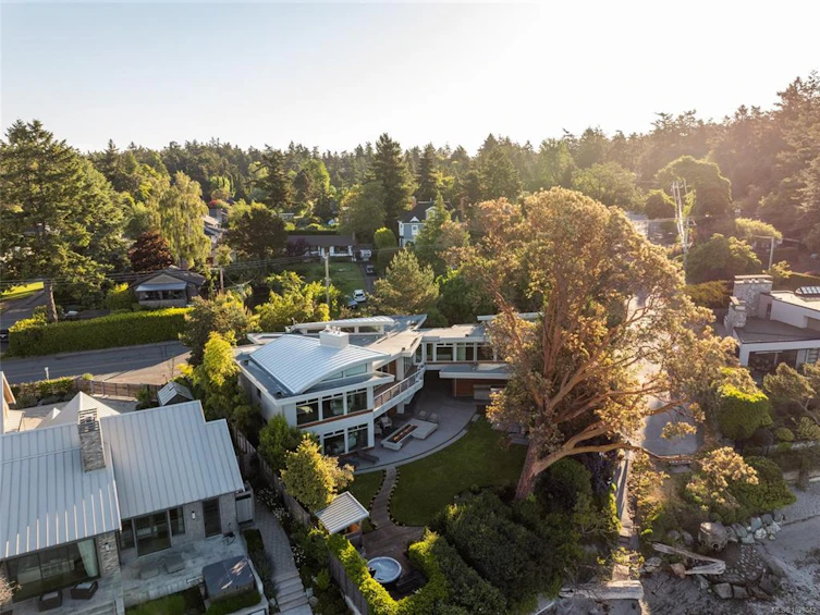 3931 Cadboro Bay Road, Saanich, BC, V8N 4G7 - 50