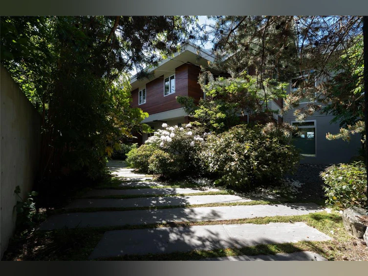 3931 Cadboro Bay Road, Saanich, BC, V8N 4G7 - 48