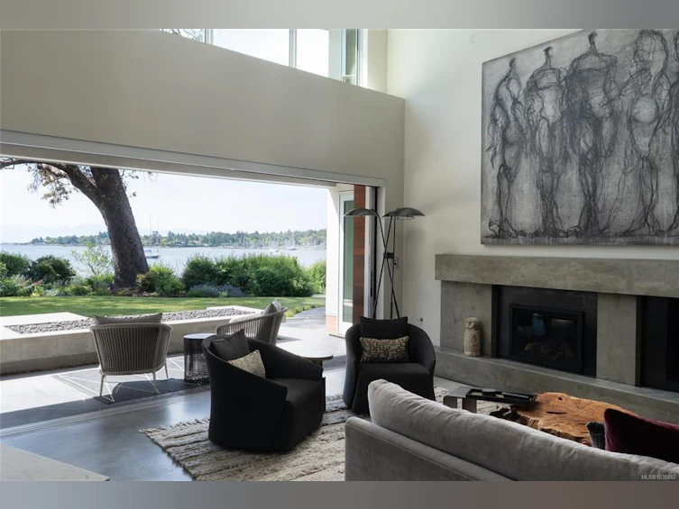 3931 Cadboro Bay Road, Saanich, BC, V8N 4G7 - 8