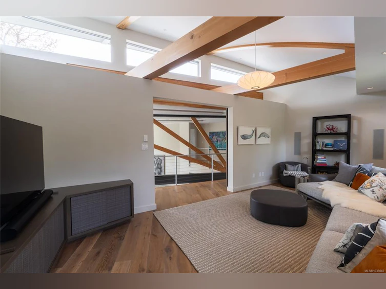 3931 Cadboro Bay Road, Saanich, BC, V8N 4G7 - 29