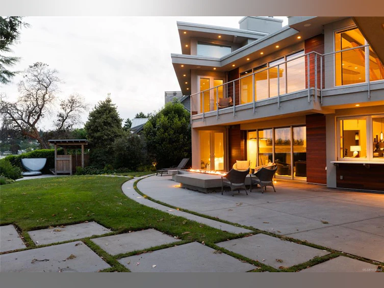 3931 Cadboro Bay Road, Saanich, BC, V8N 4G7 - 58