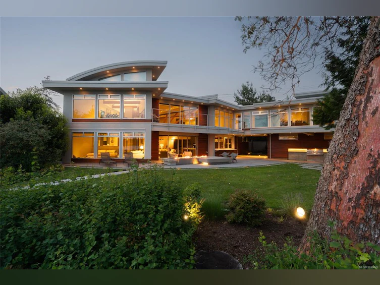 3931 Cadboro Bay Road, Saanich, BC, V8N 4G7 - 57