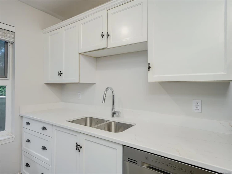 302-1201 Hillside Avenue, Victoria, BC, V8T 2B1 - 14