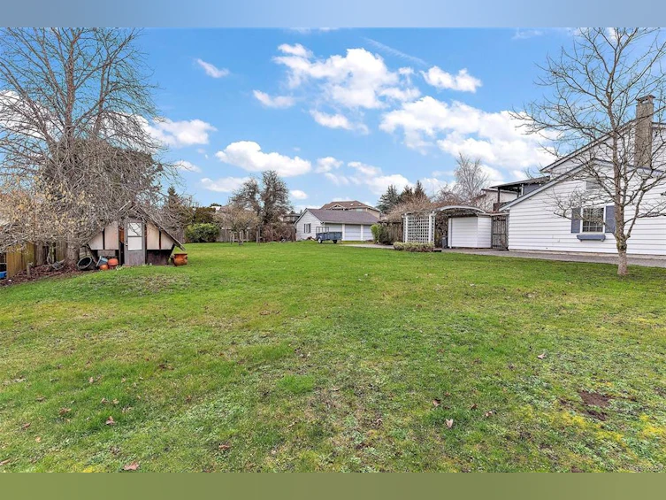 1804 Feltham Road, Saanich, BC, V8N 2A6 - 3