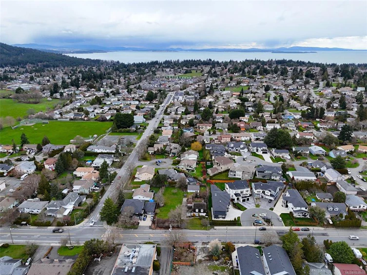 1804 Feltham Road, Saanich, BC, V8N 2A6 - 6