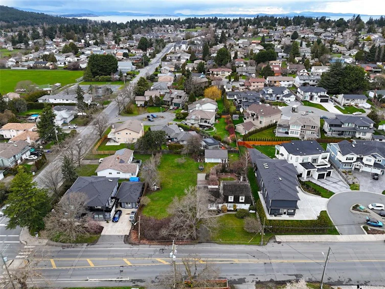 1804 Feltham Road, Saanich, BC, V8N 2A6 - 4