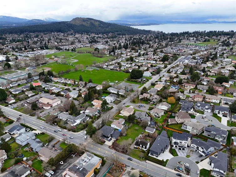 1804 Feltham Road, Saanich, BC, V8N 2A6 - 5