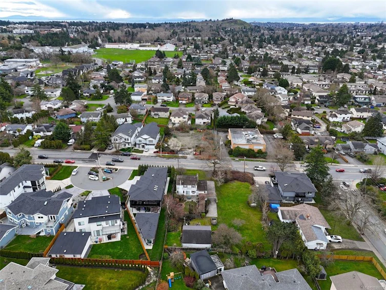 1804 Feltham Road, Saanich, BC, V8N 2A6 - 7