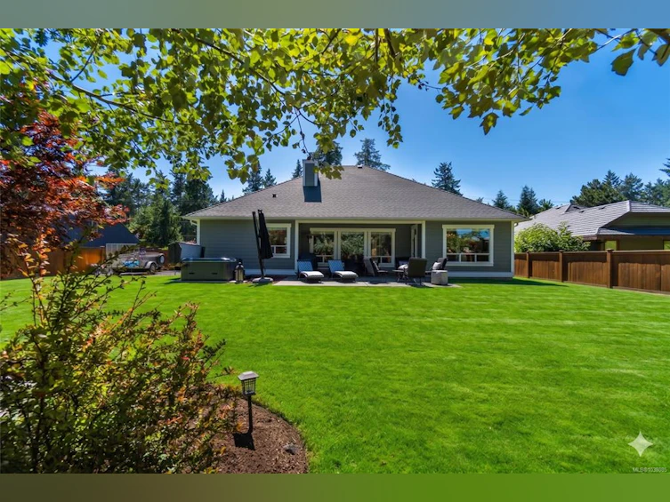 3329 Dolphin Drive, Fairwinds, BC, V9P 9H7 - 28